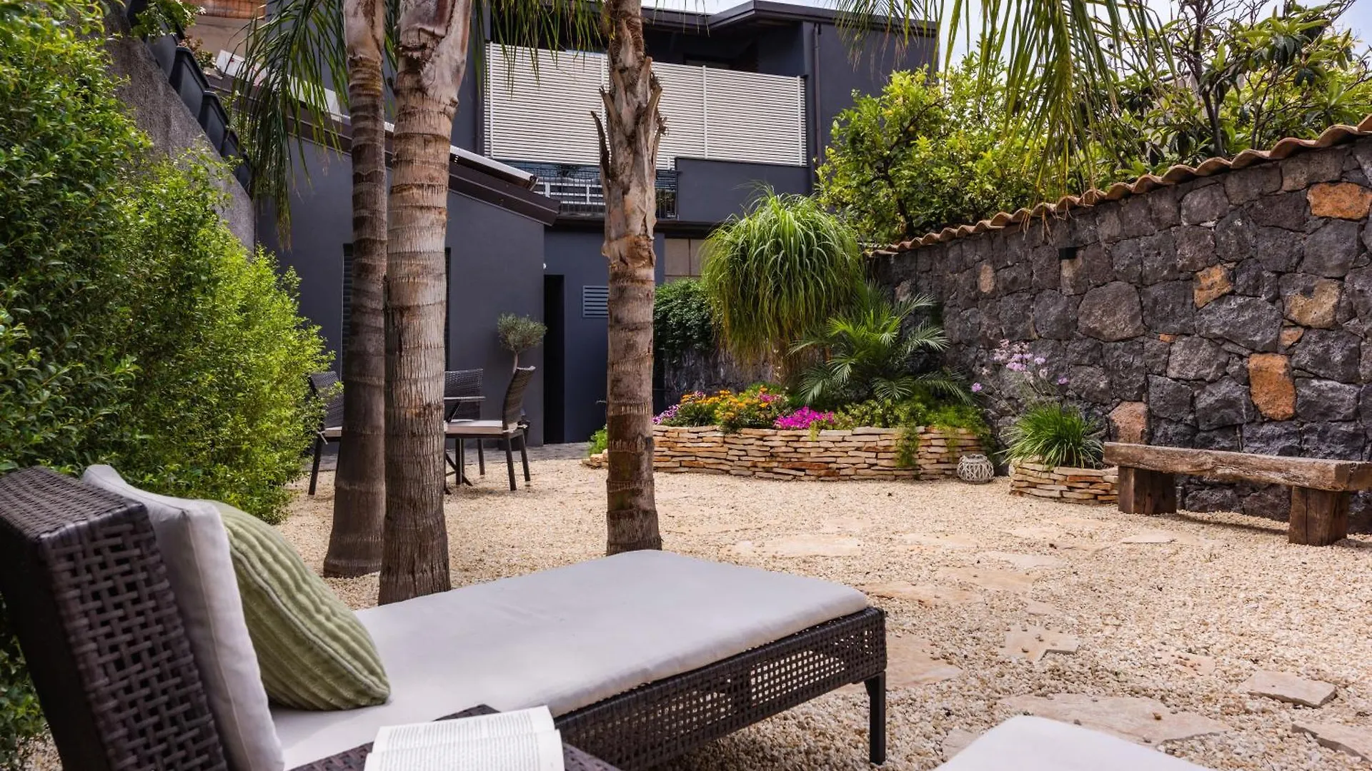 Leone Apartment With Garden By Wonderful Italy Catania