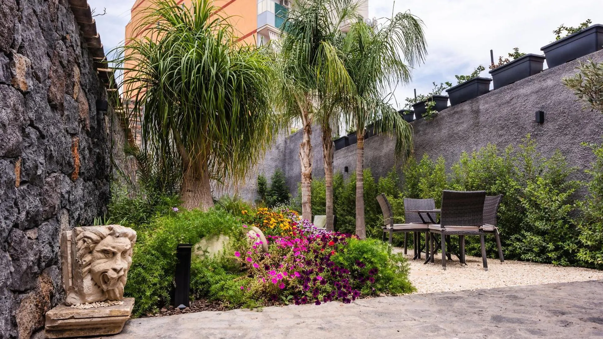 Leone Apartment With Garden By Wonderful Italy Catania