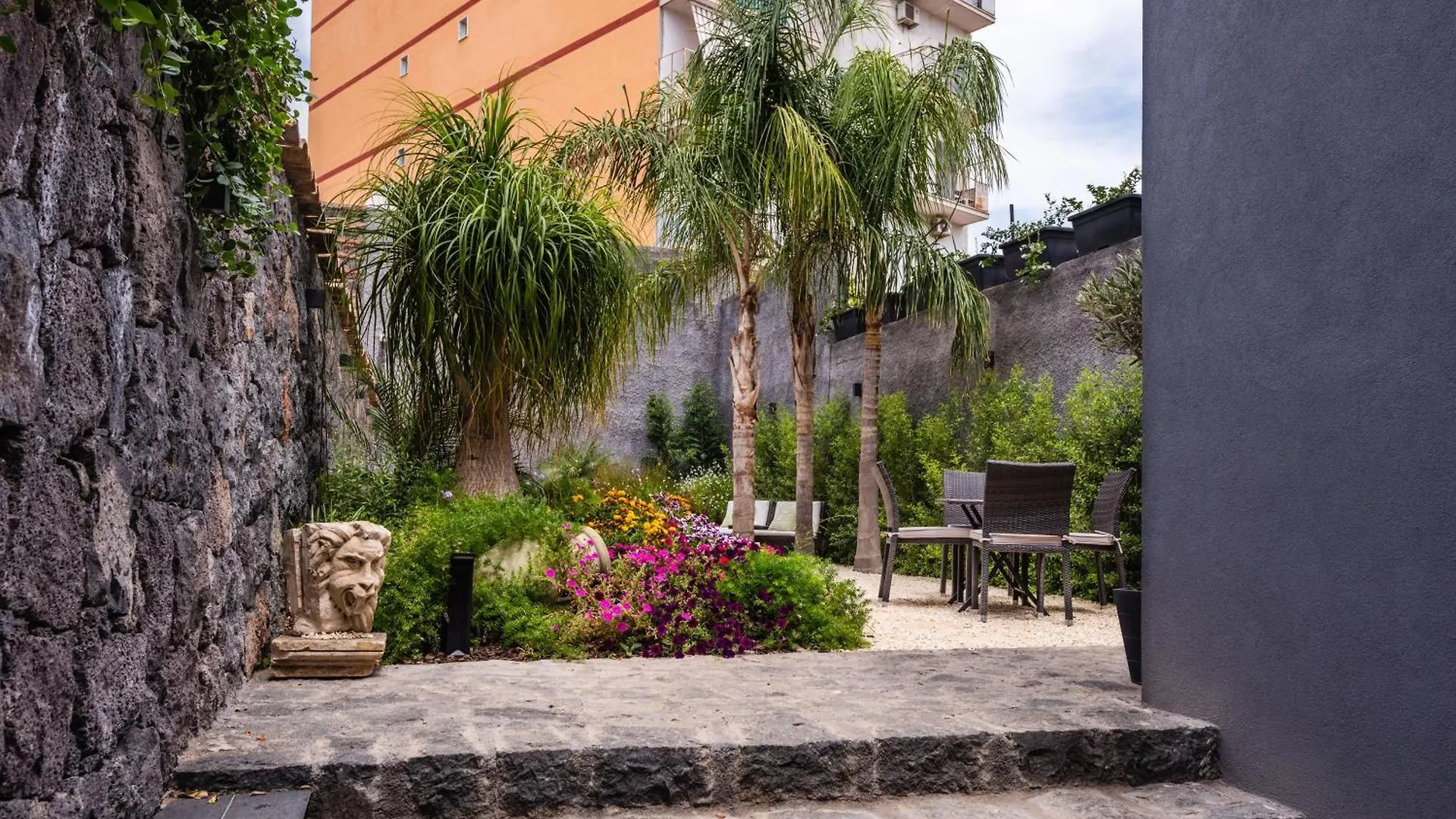 Leone Apartment With Garden By Wonderful Italy Catania